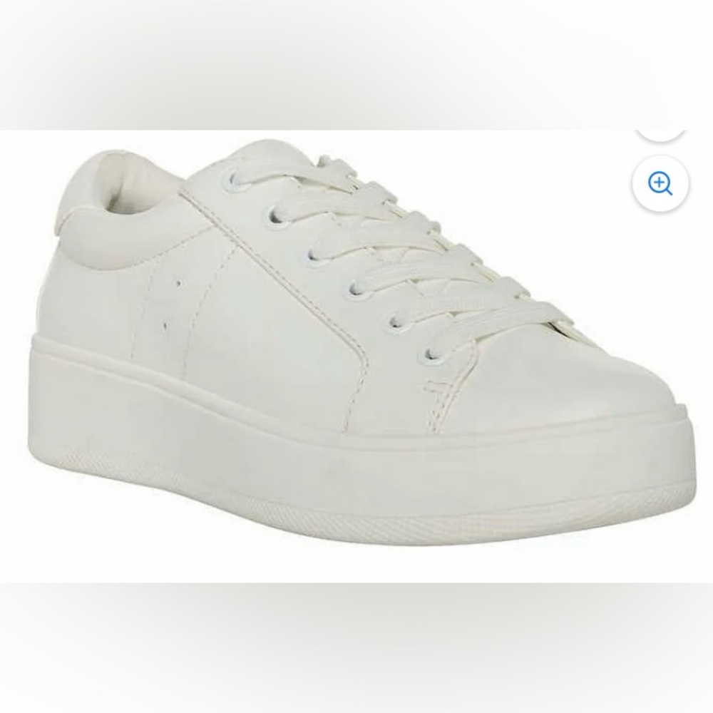 Steve Madden woman’s White Casual Sneakers. Great Condition